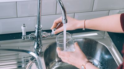 <a href=woman-filling-glass-with-water-from-steel-faucet-kitchen_14192101.html#query=tap&position=13&from_view=search&track=sph&uuid=a77763bc-3852-4b6e-a9a8-2cb620ea81ce">Image by wirestock</a> on Freepik